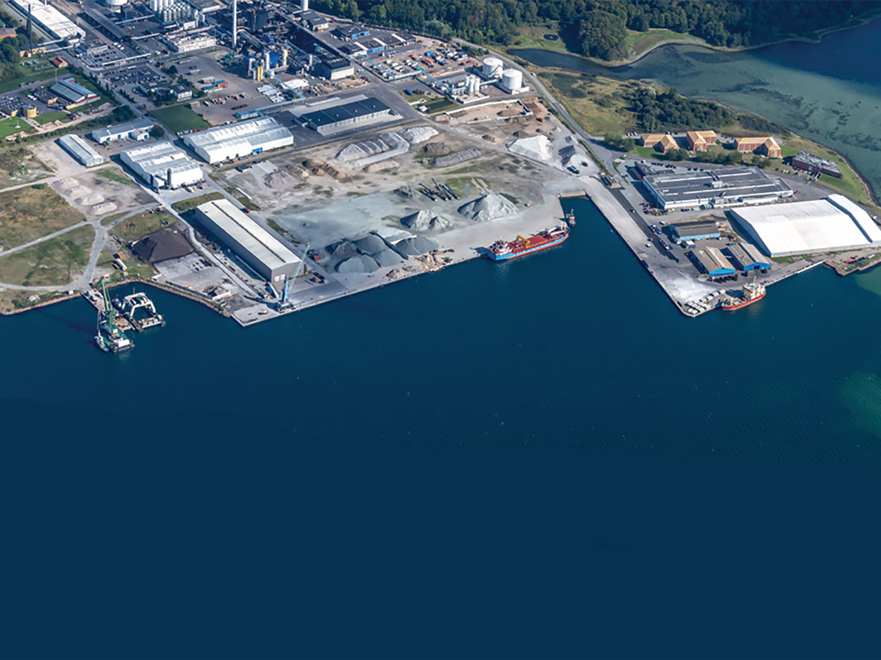 Luftfoto af industrihavnen i Nyborg