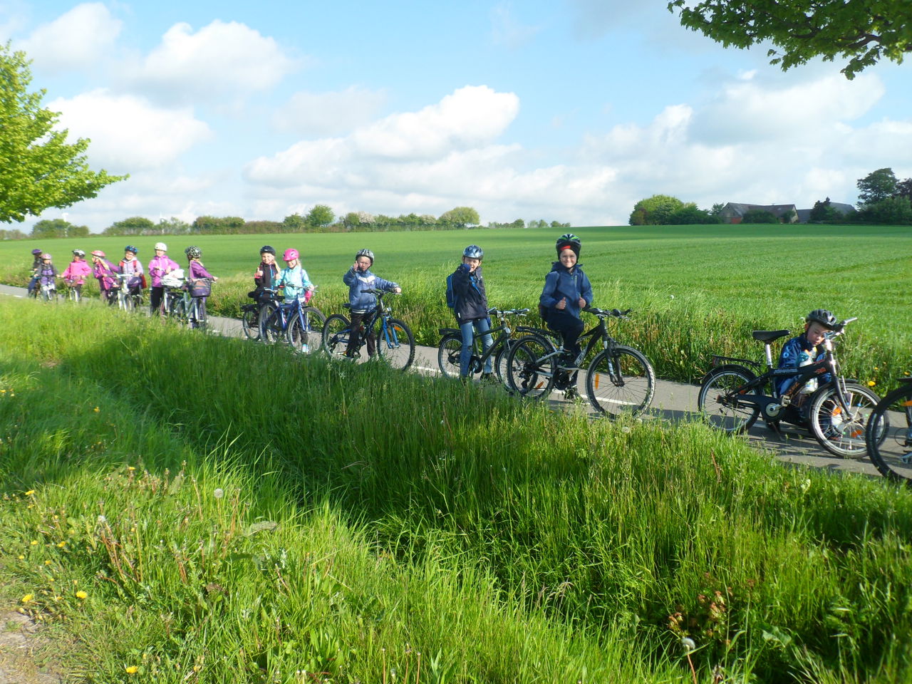 Børn på cykeltur