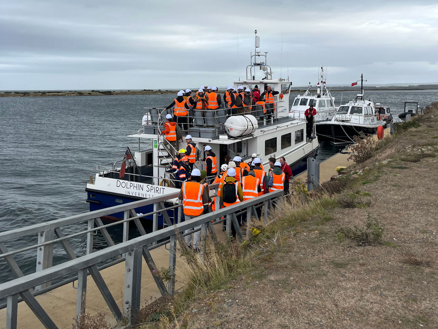 Folk fra Slagelse og Nyborg Kommune på vej ombord på et skib