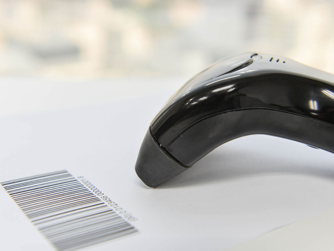 En scanner ved en stregkode